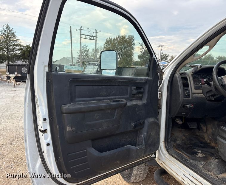 image for item ET7161 2011 Dodge Ram 5500 flatbed truck