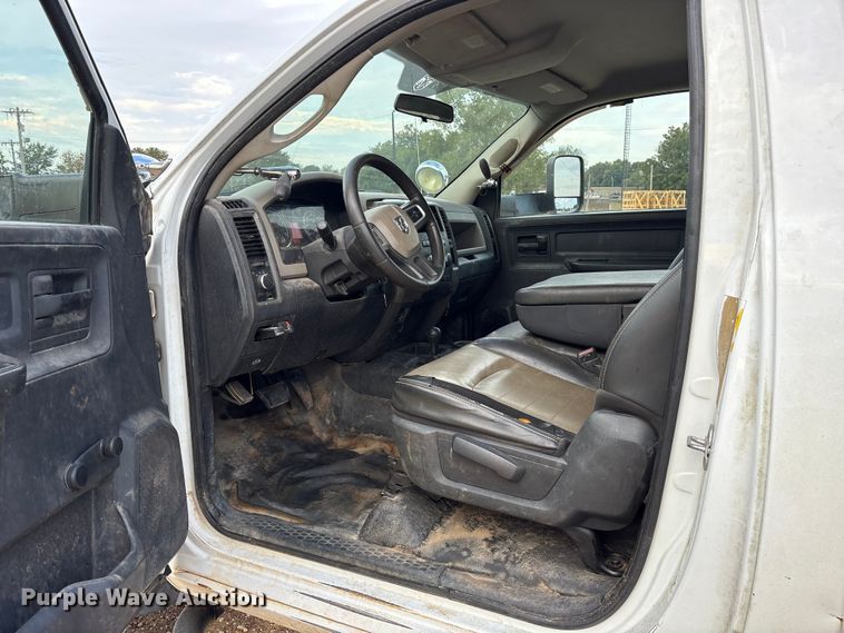 image for item ET7161 2011 Dodge Ram 5500 flatbed truck