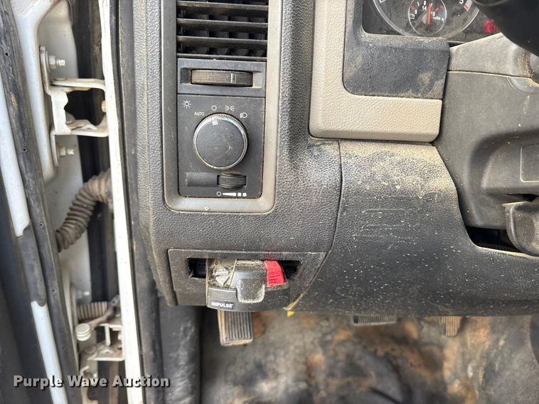 image for item ET7161 2011 Dodge Ram 5500 flatbed truck