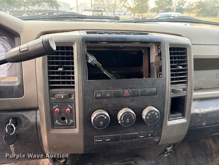 image for item ET7161 2011 Dodge Ram 5500 flatbed truck