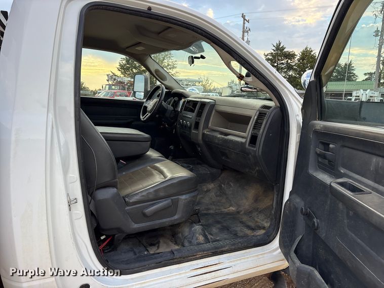 image for item ET7161 2011 Dodge Ram 5500 flatbed truck