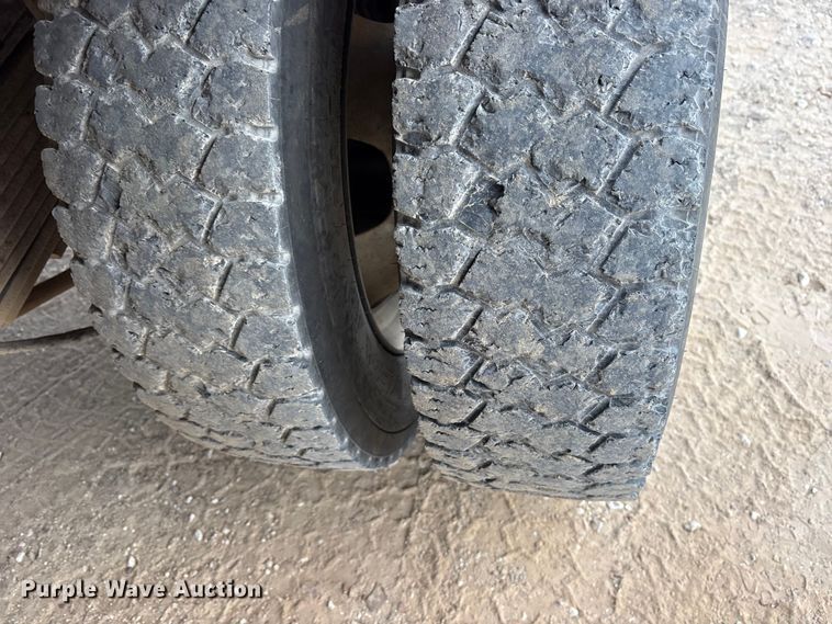 image for item ET7161 2011 Dodge Ram 5500 flatbed truck