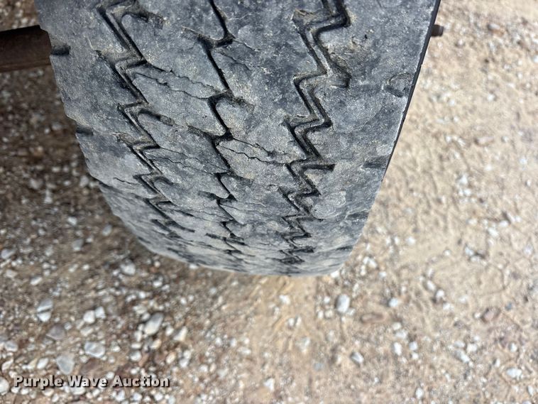 image for item ET7161 2011 Dodge Ram 5500 flatbed truck