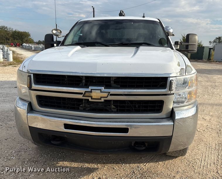 image for item ET7162 2010 Chevrolet Silverado 3500HD Crew Cab utility bed pickup truck