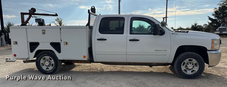 image for item ET7162 2010 Chevrolet Silverado 3500HD Crew Cab utility bed pickup truck