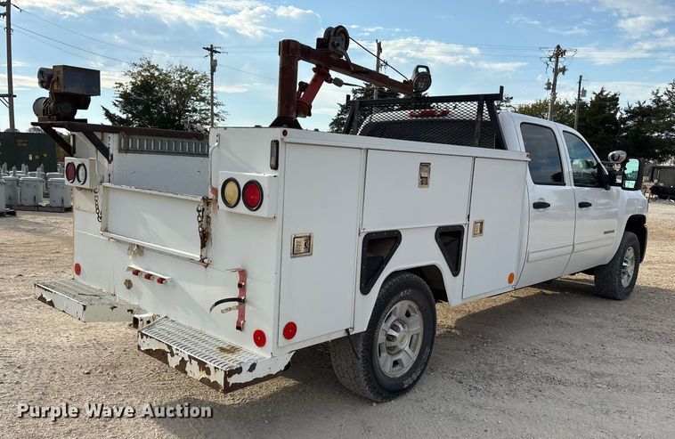 image for item ET7162 2010 Chevrolet Silverado 3500HD Crew Cab utility bed pickup truck