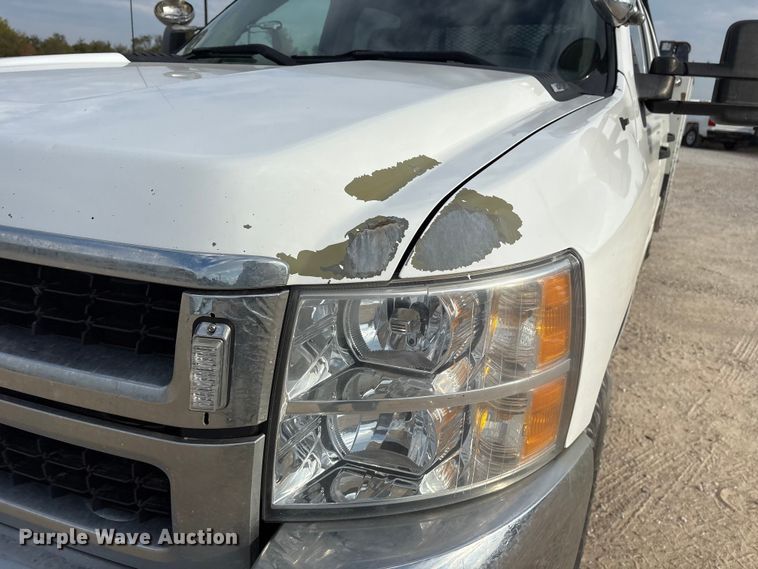 image for item ET7162 2010 Chevrolet Silverado 3500HD Crew Cab utility bed pickup truck