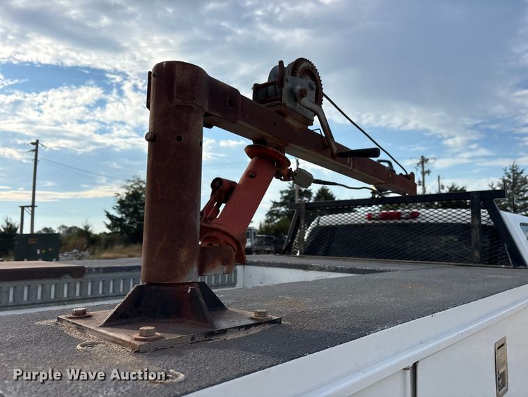 image for item ET7162 2010 Chevrolet Silverado 3500HD Crew Cab utility bed pickup truck