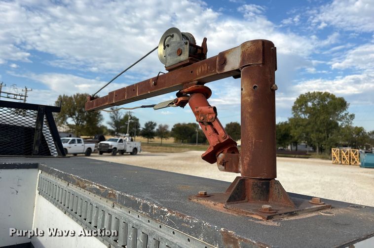 image for item ET7162 2010 Chevrolet Silverado 3500HD Crew Cab utility bed pickup truck