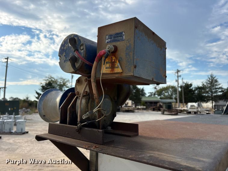 image for item ET7162 2010 Chevrolet Silverado 3500HD Crew Cab utility bed pickup truck