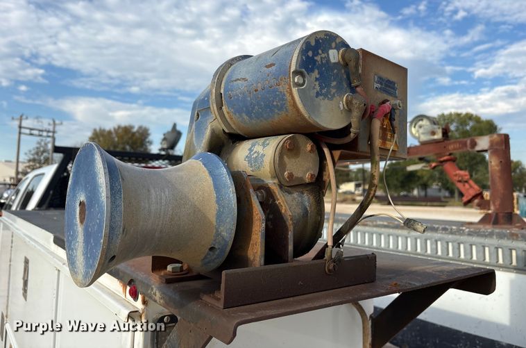 image for item ET7162 2010 Chevrolet Silverado 3500HD Crew Cab utility bed pickup truck