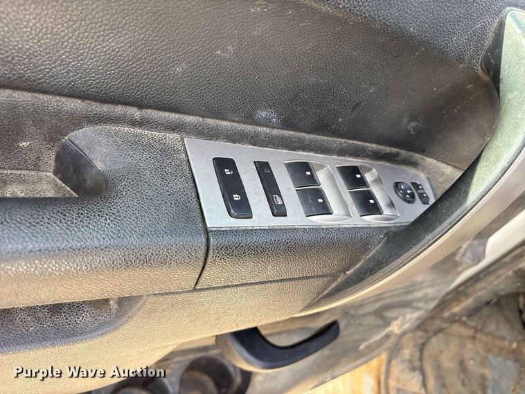 image for item ET7162 2010 Chevrolet Silverado 3500HD Crew Cab utility bed pickup truck