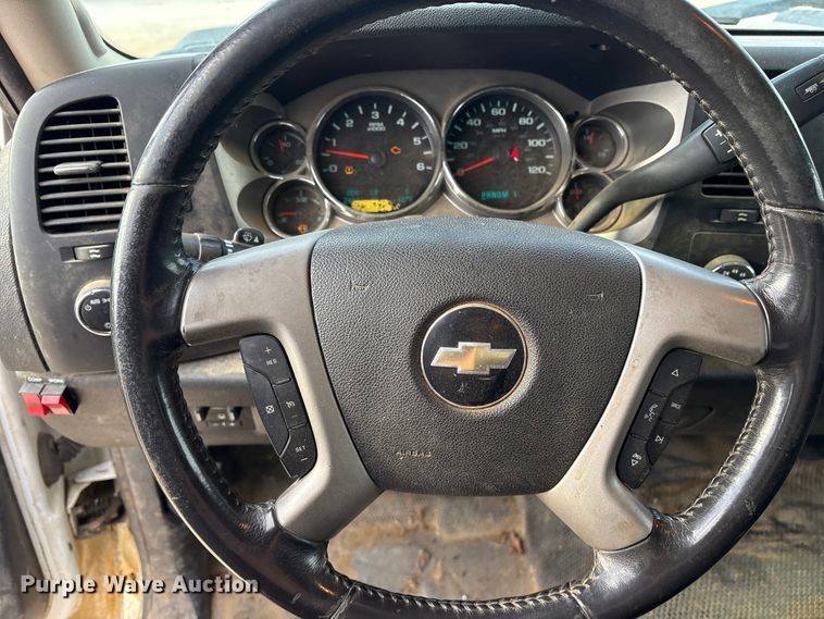 image for item ET7162 2010 Chevrolet Silverado 3500HD Crew Cab utility bed pickup truck