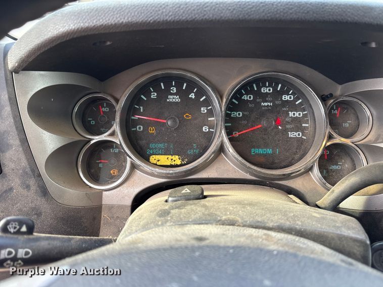 image for item ET7162 2010 Chevrolet Silverado 3500HD Crew Cab utility bed pickup truck