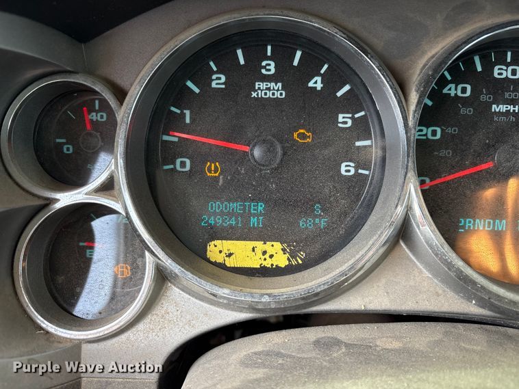 image for item ET7162 2010 Chevrolet Silverado 3500HD Crew Cab utility bed pickup truck