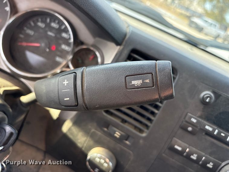 image for item ET7162 2010 Chevrolet Silverado 3500HD Crew Cab utility bed pickup truck