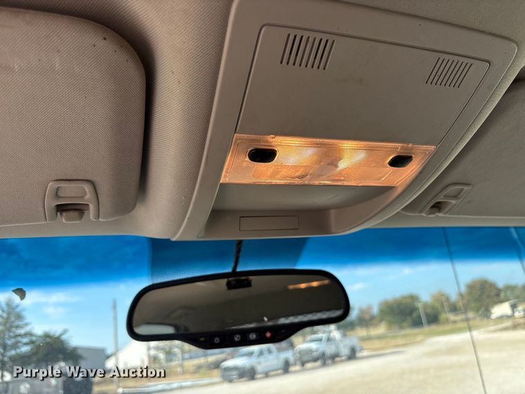 image for item ET7162 2010 Chevrolet Silverado 3500HD Crew Cab utility bed pickup truck