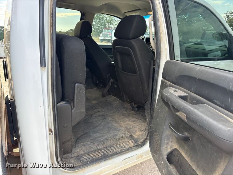 image for item ET7162 2010 Chevrolet Silverado 3500HD Crew Cab utility bed pickup truck