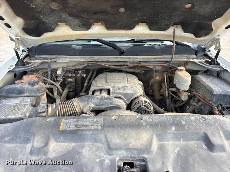 image for item ET7162 2010 Chevrolet Silverado 3500HD Crew Cab utility bed pickup truck