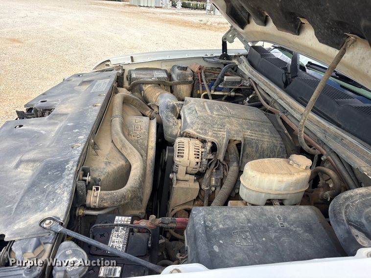 image for item ET7162 2010 Chevrolet Silverado 3500HD Crew Cab utility bed pickup truck