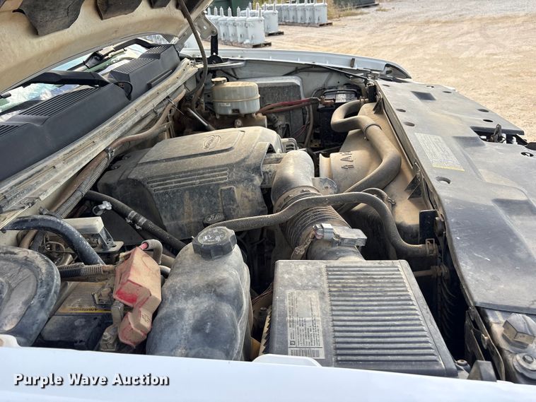 image for item ET7162 2010 Chevrolet Silverado 3500HD Crew Cab utility bed pickup truck