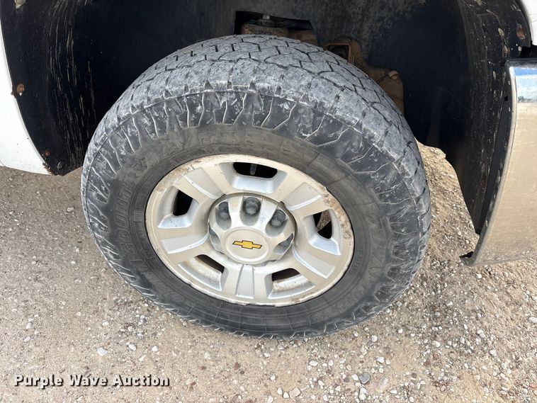 image for item ET7162 2010 Chevrolet Silverado 3500HD Crew Cab utility bed pickup truck