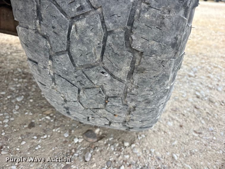 image for item ET7162 2010 Chevrolet Silverado 3500HD Crew Cab utility bed pickup truck