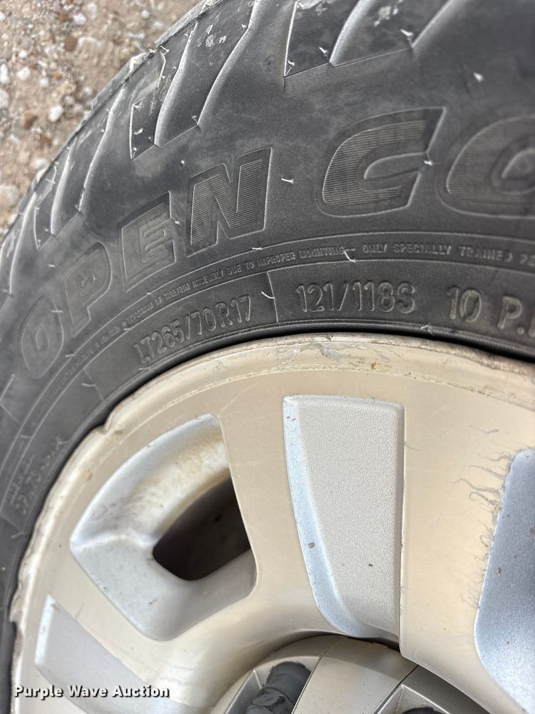 image for item ET7162 2010 Chevrolet Silverado 3500HD Crew Cab utility bed pickup truck