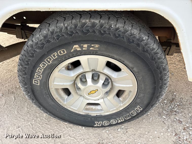 image for item ET7162 2010 Chevrolet Silverado 3500HD Crew Cab utility bed pickup truck