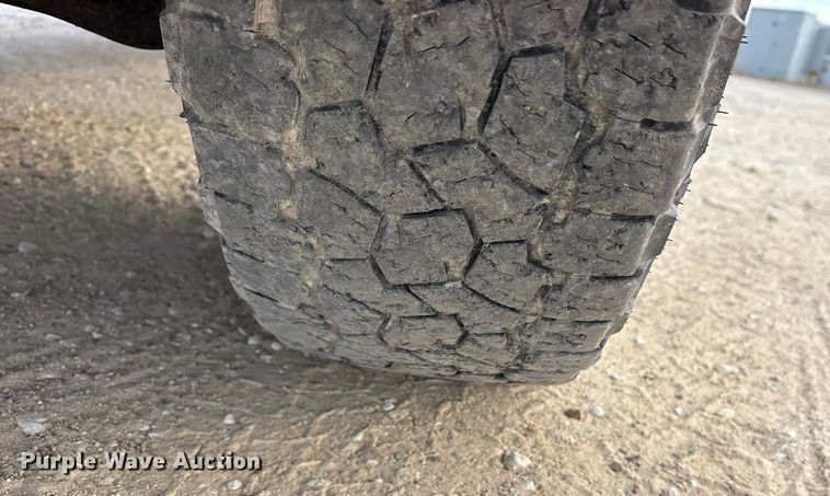 image for item ET7162 2010 Chevrolet Silverado 3500HD Crew Cab utility bed pickup truck