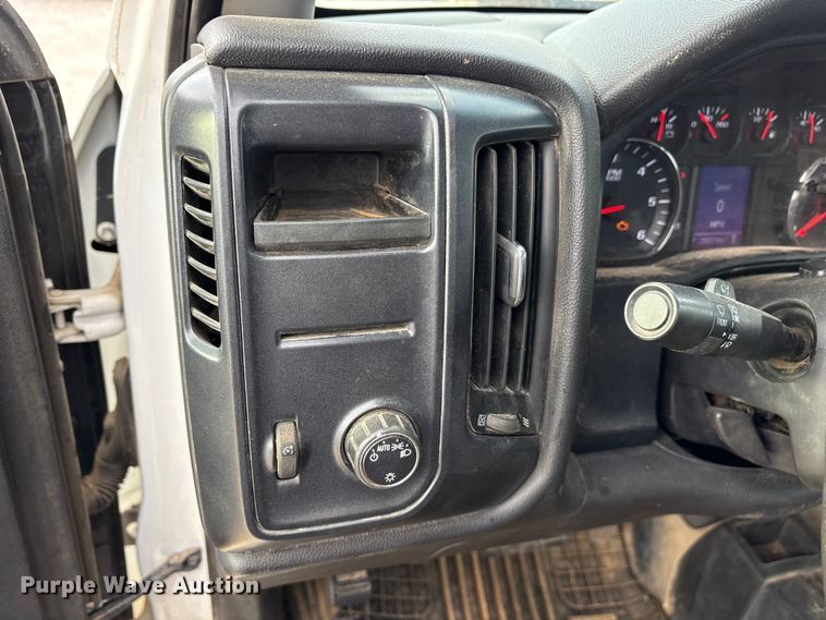 image for item ET7165 2015 Chevrolet Silverado 1500 Double Cab pickup truck