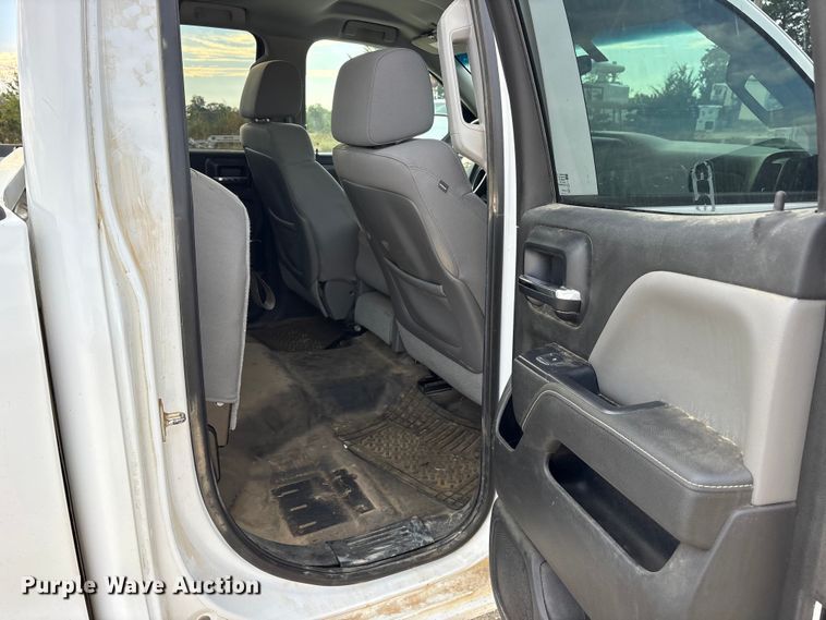 image for item ET7165 2015 Chevrolet Silverado 1500 Double Cab pickup truck