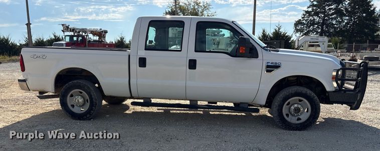 image for item ET7168 2009 Ford F250 Super Duty Crew Cab pickup truck