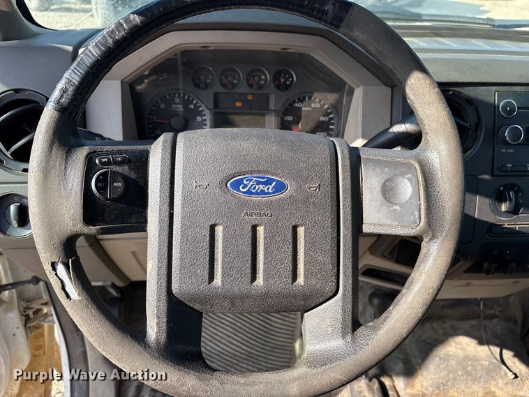 image for item ET7168 2009 Ford F250 Super Duty Crew Cab pickup truck