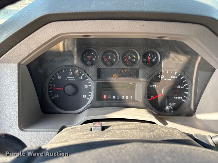 image for item ET7168 2009 Ford F250 Super Duty Crew Cab pickup truck