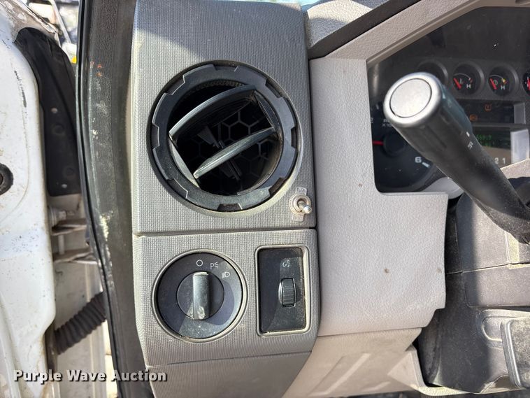 image for item ET7168 2009 Ford F250 Super Duty Crew Cab pickup truck