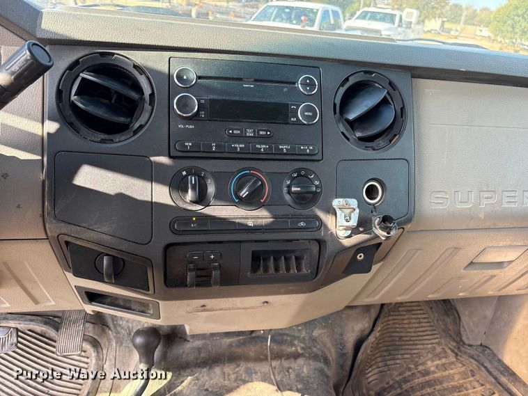 image for item ET7168 2009 Ford F250 Super Duty Crew Cab pickup truck