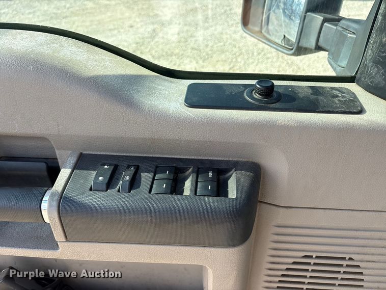 image for item ET7168 2009 Ford F250 Super Duty Crew Cab pickup truck