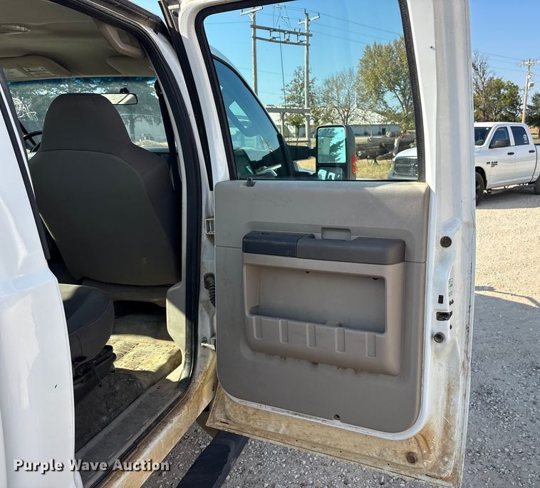 image for item ET7168 2009 Ford F250 Super Duty Crew Cab pickup truck