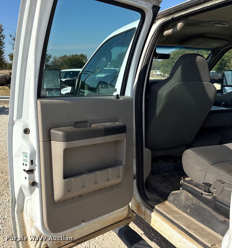 image for item ET7168 2009 Ford F250 Super Duty Crew Cab pickup truck