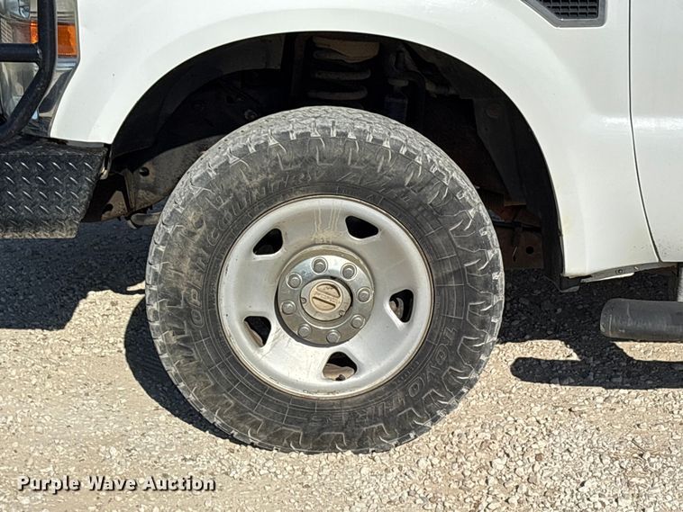 image for item ET7168 2009 Ford F250 Super Duty Crew Cab pickup truck