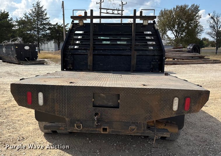 image for item ET7172 2019 Ford F350 Super Duty flatbed pickup truck