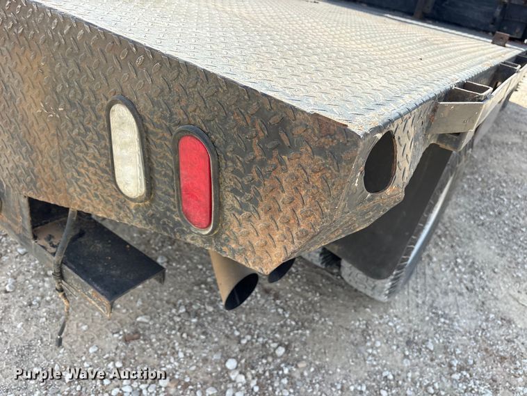 image for item ET7172 2019 Ford F350 Super Duty flatbed pickup truck