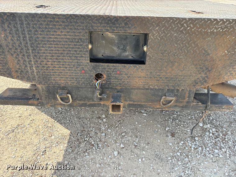 image for item ET7172 2019 Ford F350 Super Duty flatbed pickup truck