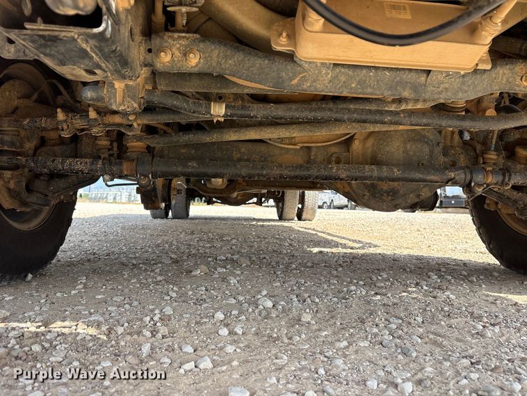 image for item ET7172 2019 Ford F350 Super Duty flatbed pickup truck