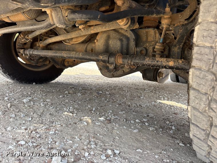 image for item ET7172 2019 Ford F350 Super Duty flatbed pickup truck