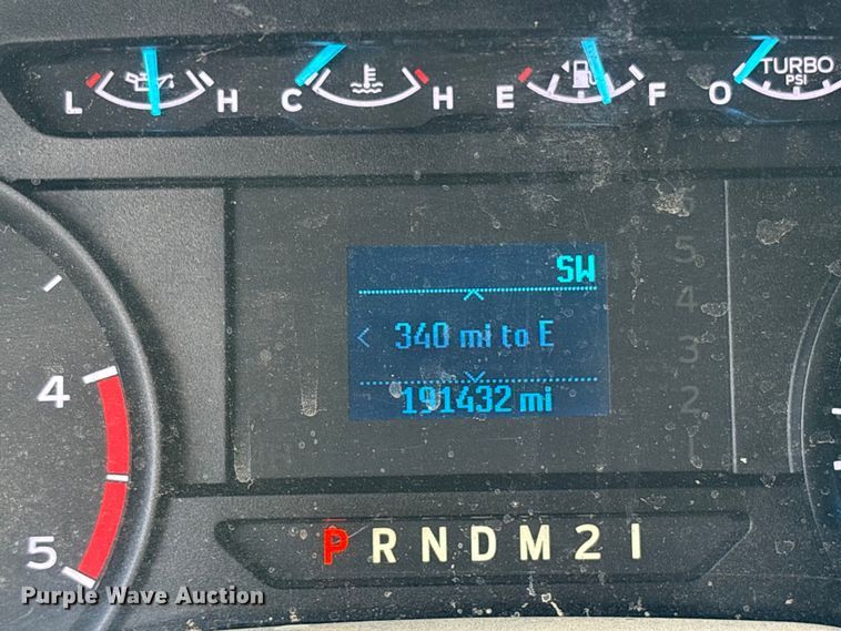 image for item ET7172 2019 Ford F350 Super Duty flatbed pickup truck