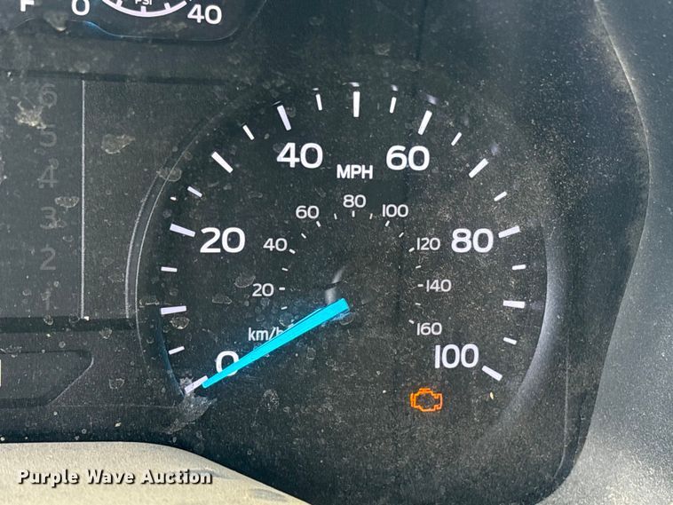 image for item ET7172 2019 Ford F350 Super Duty flatbed pickup truck