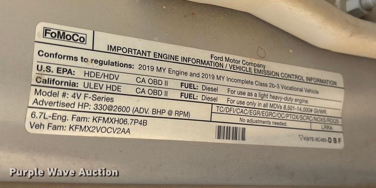 image for item ET7172 2019 Ford F350 Super Duty flatbed pickup truck