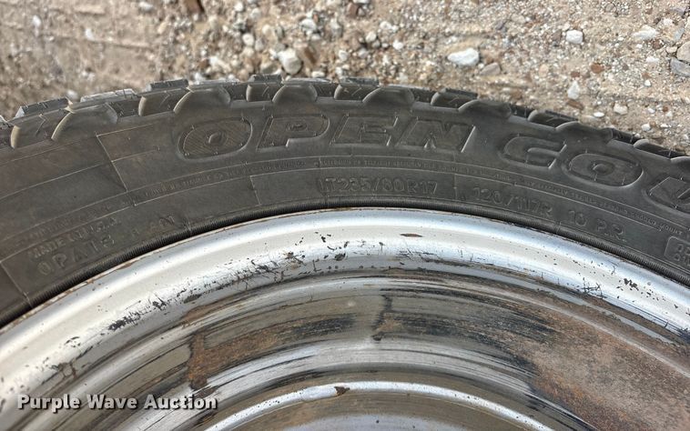 image for item ET7172 2019 Ford F350 Super Duty flatbed pickup truck